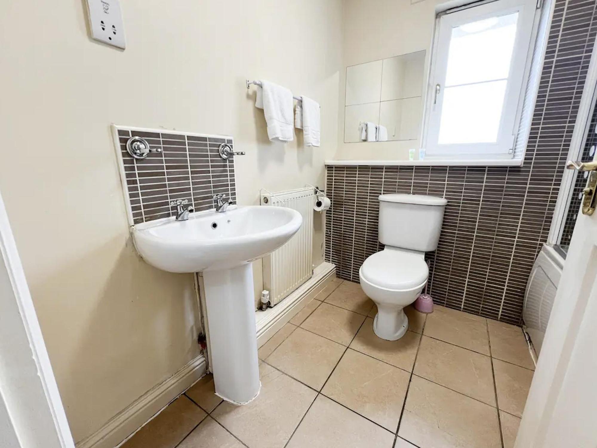 Glasgow Central - Entire House - Free Parking , Free Super Fast Wifi , Private Garden & Parking Security Dış mekan fotoğraf