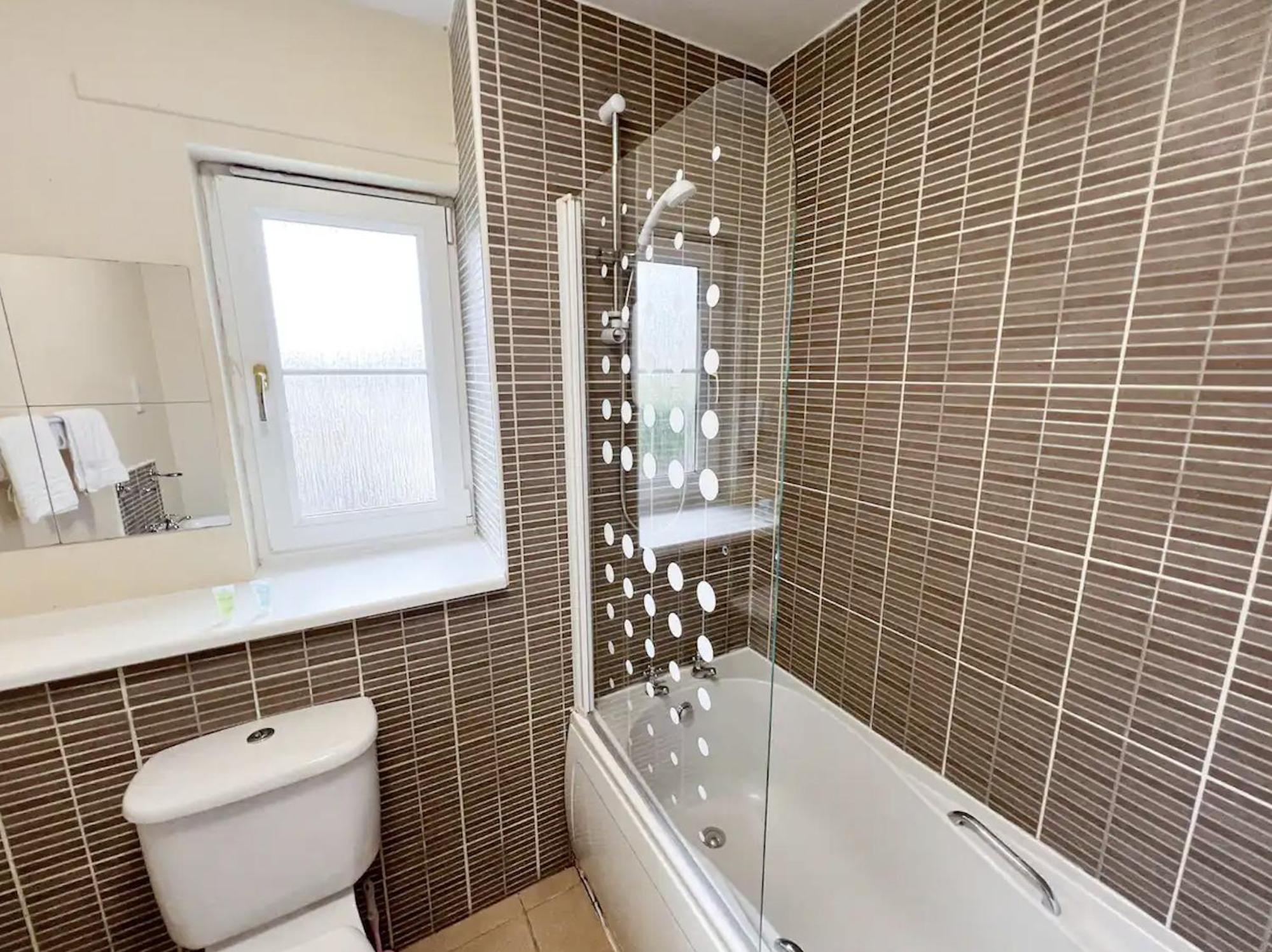 Glasgow Central - Entire House - Free Parking , Free Super Fast Wifi , Private Garden & Parking Security Dış mekan fotoğraf