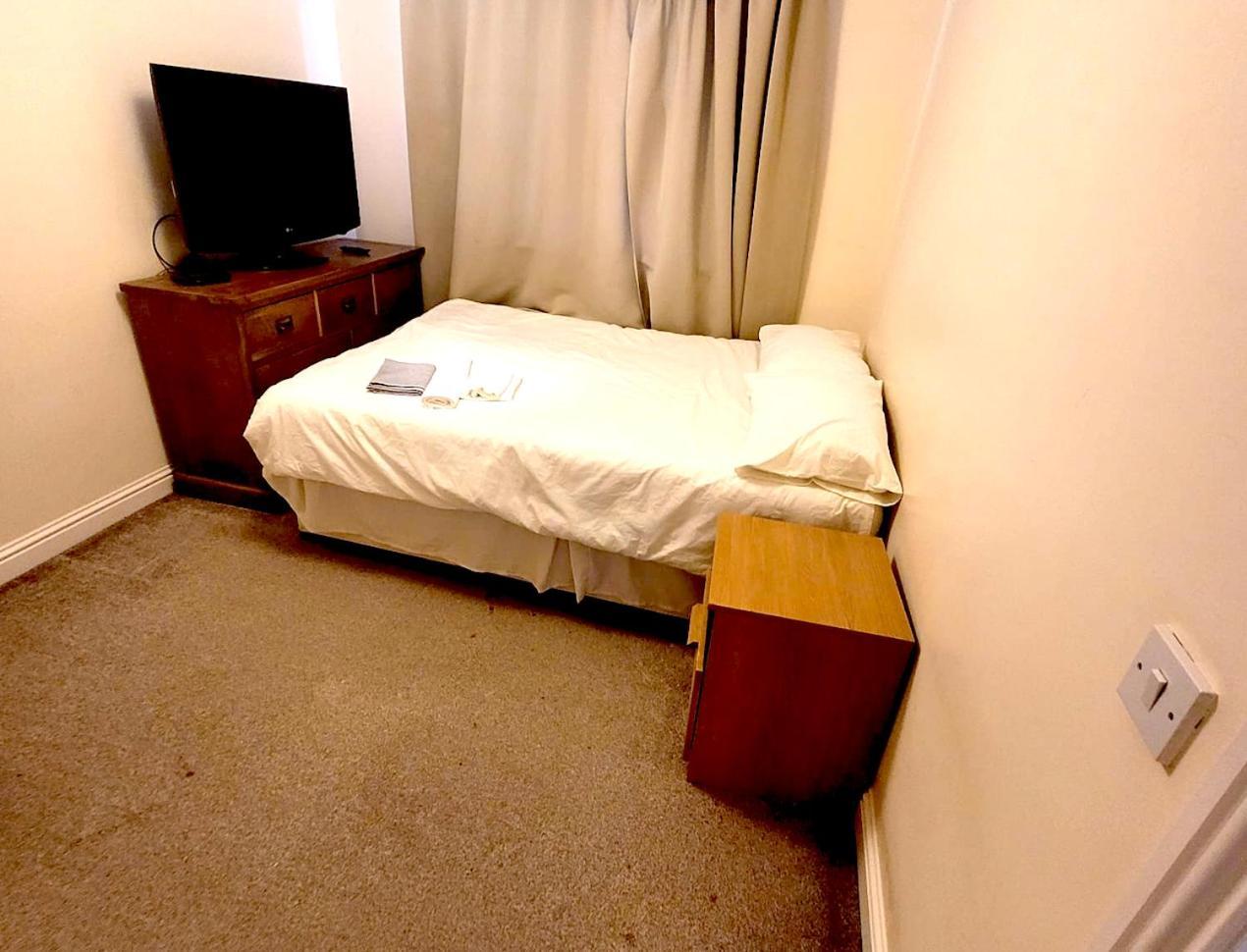 Glasgow Central - Entire House - Free Parking , Free Super Fast Wifi , Private Garden & Parking Security Dış mekan fotoğraf